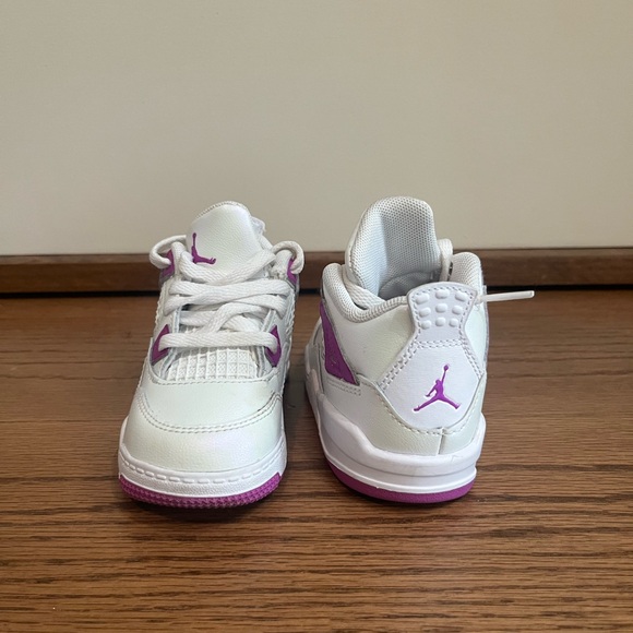 Nike Jordan 4 Kids Sneaker Hyper Violet in Excellent Condition with Box - Picture 7 of 12